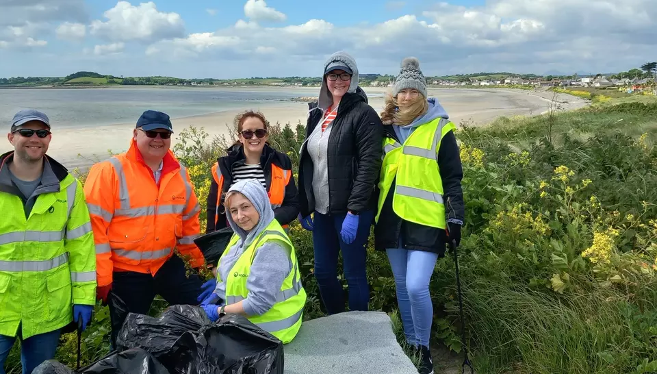 Veolia volunteers clean Ireland's beaches | Veolia Ireland
