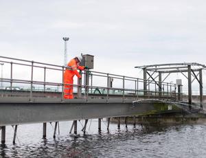 Veolia operative on a wastewater treatment plant in Ireland